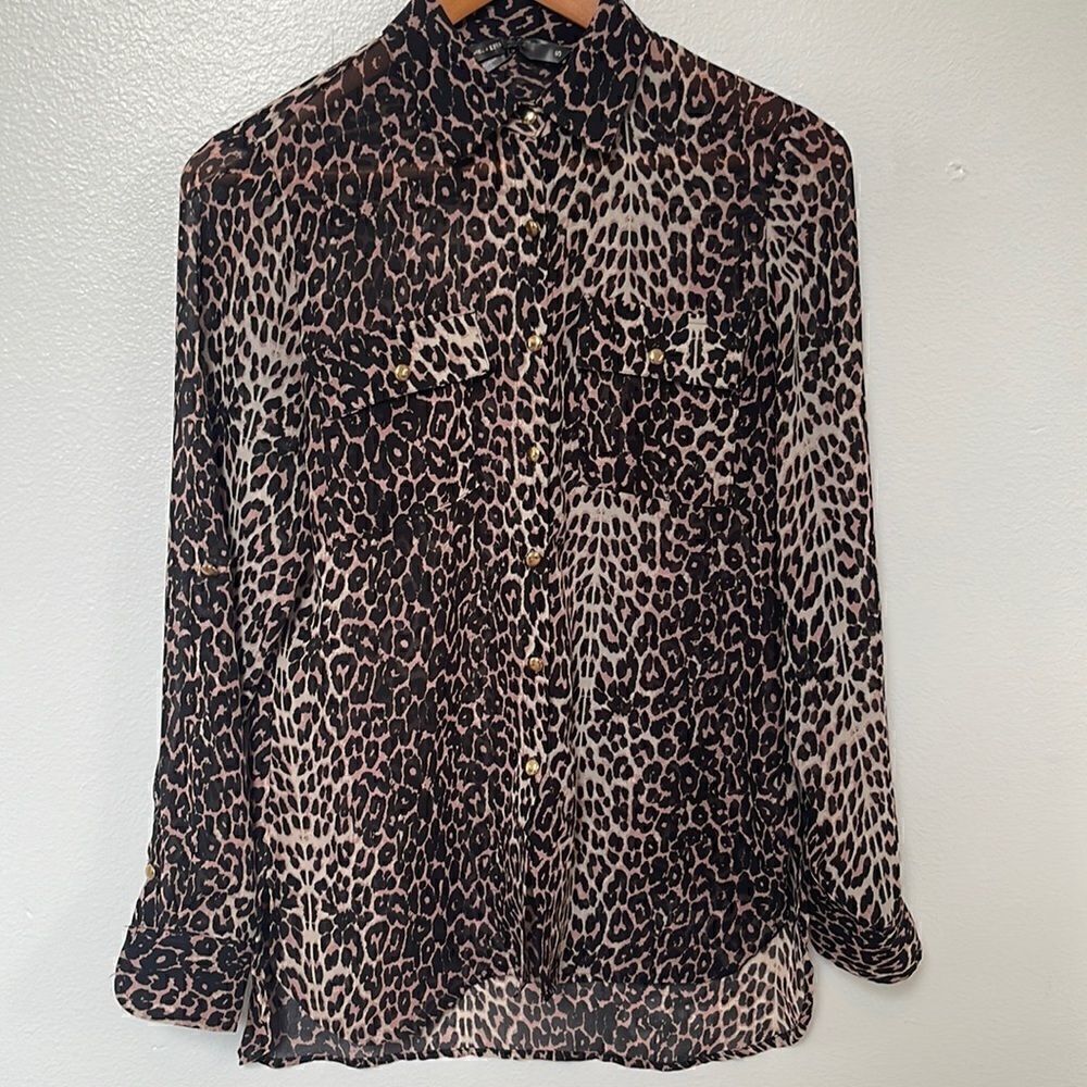 Ali & Kris leopard print blouse.  Size Small.